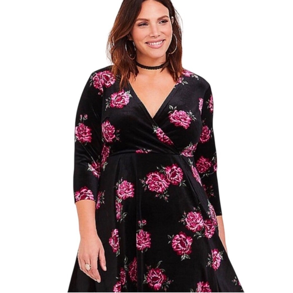 Torrid Black Pink Rose Floral Velvet Wrap Front Dress 3/4 Sleeve Plus Size 1 1X